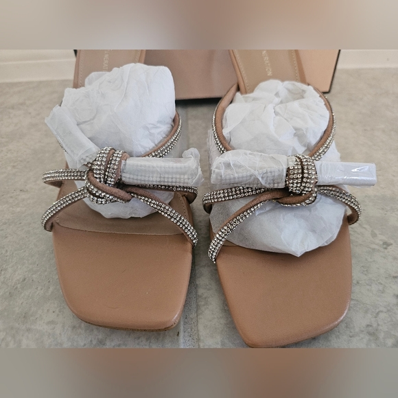 NIB BCBGeneration Selma Sandal-Tan - Picture 3 of 7